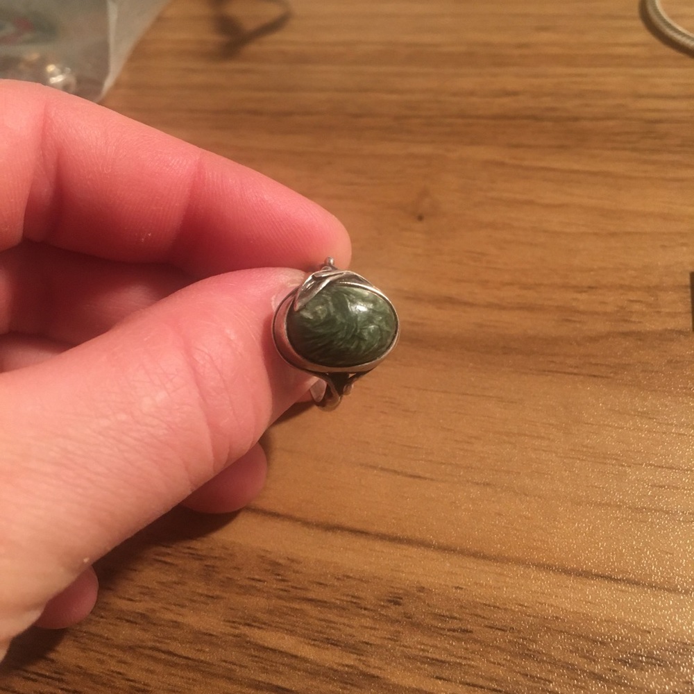 Beautiful Green and silvery white Rock with leaf design Ring